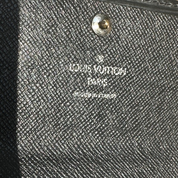 Authentic Louis Vuitton black Epi wallet - Picture 3 of 12
